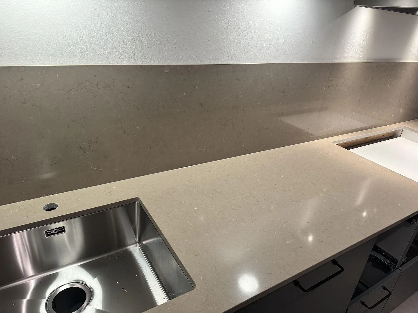 Gennemført projekt: Køkkenbordplade i Silestone Coral Clay, Löddeköpinge.