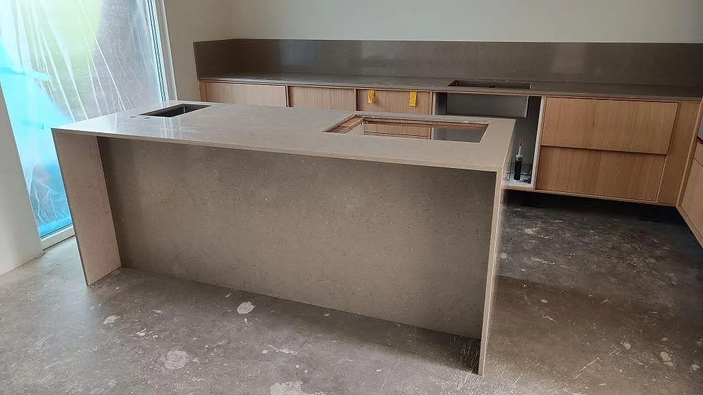 Gennemført projekt: Køkkenbordplade i Silestone Coral Clay, Lomma.