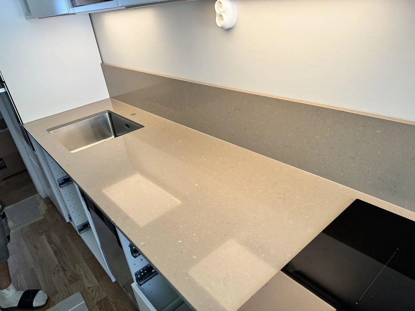 Gennemført projekt: Køkkenbordplade i Silestone Coral Clay, Malmö.