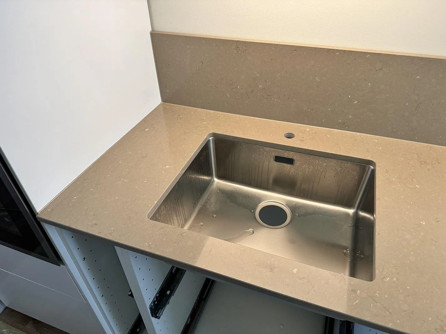 Køkkenbordplade i Silestone Coral Clay, Malmö – billede 4