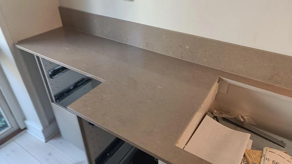 Gennemført projekt: Køkkenbordplade i Silestone Coral Clay, Malmö.