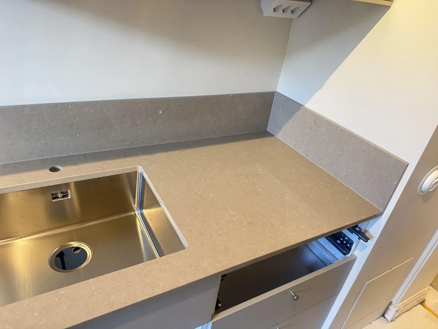 Køkkenbordplade i Silestone Coral Clay, Malmö – billede 3