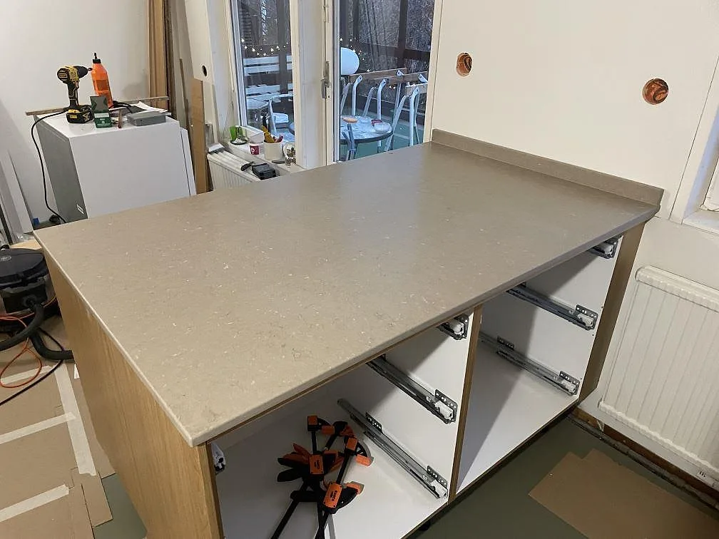 Køkkenbordplade i Silestone Coral Clay, Mölnlycke – billede 3
