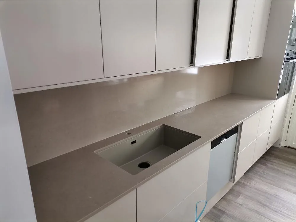 Køkkenbordplade i Silestone Coral Clay, Motala