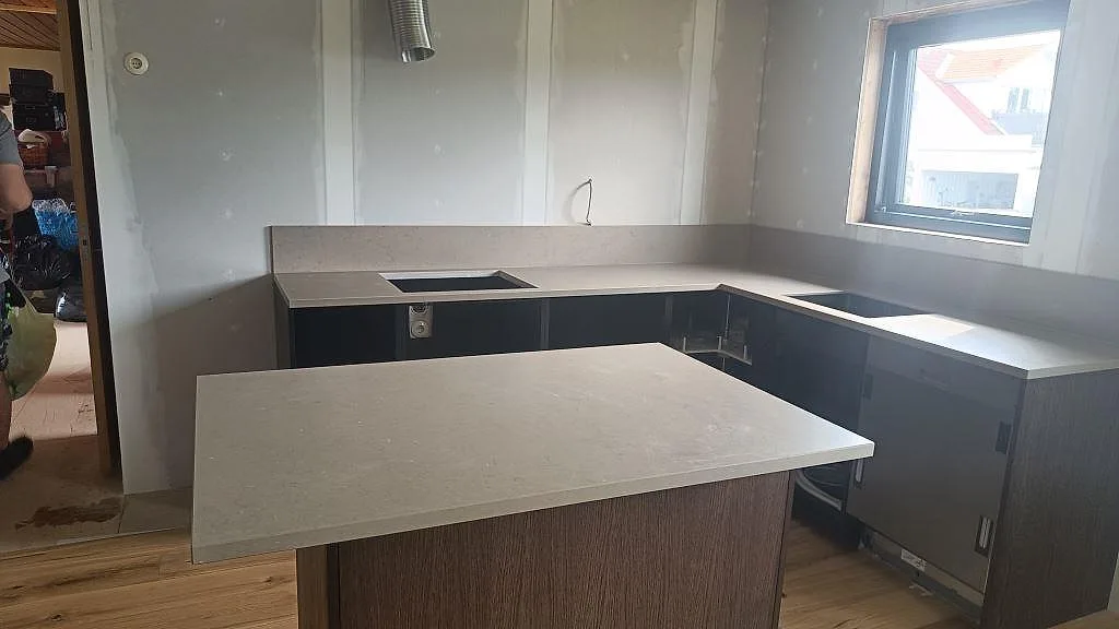 Gennemført projekt: Køkkenbordplade i Silestone Coral Clay, Öckerö.