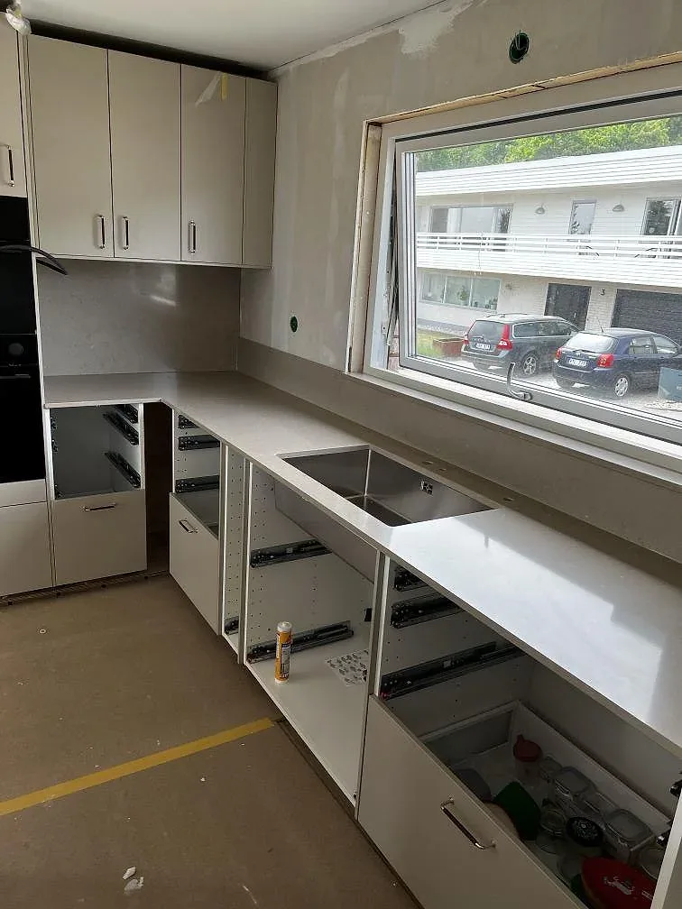 Køkkenbordplade i Silestone Coral Clay, Skövde – billede 3
