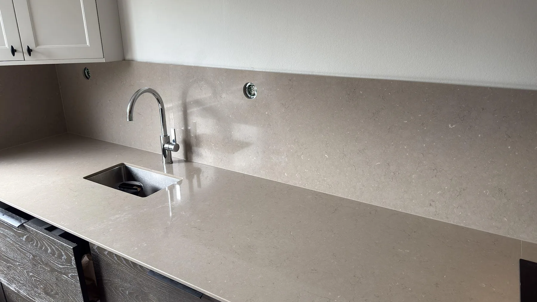 Køkkenbordplade i Silestone Coral Clay, Sollentuna – billede 3
