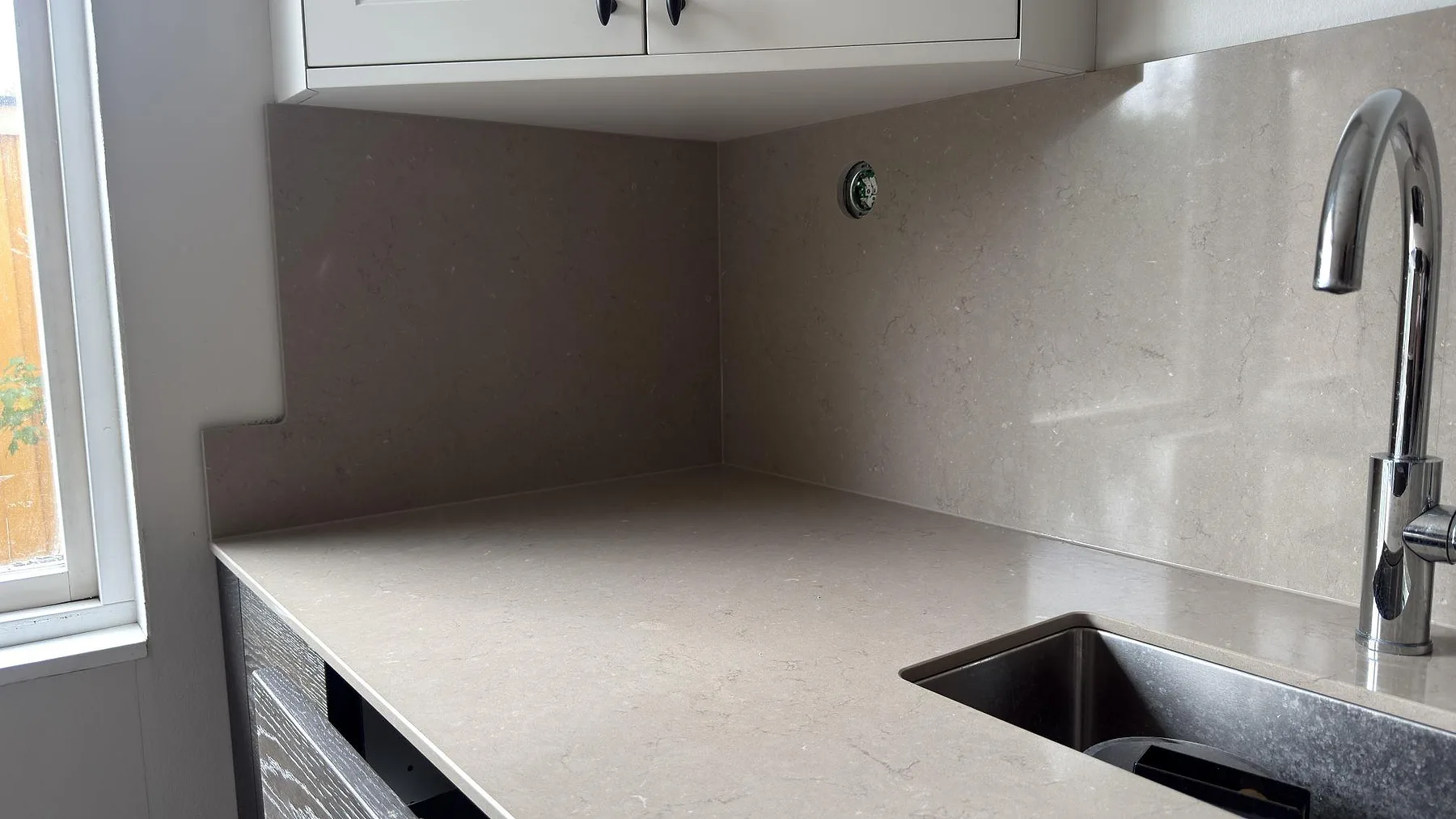 Køkkenbordplade i Silestone Coral Clay, Sollentuna – billede 4