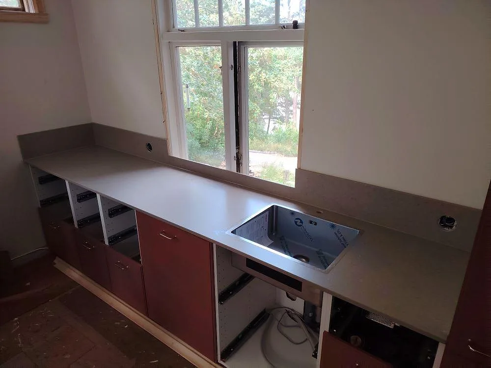 Gennemført projekt: Køkkenbordplade i Silestone Coral Clay, Spånga.