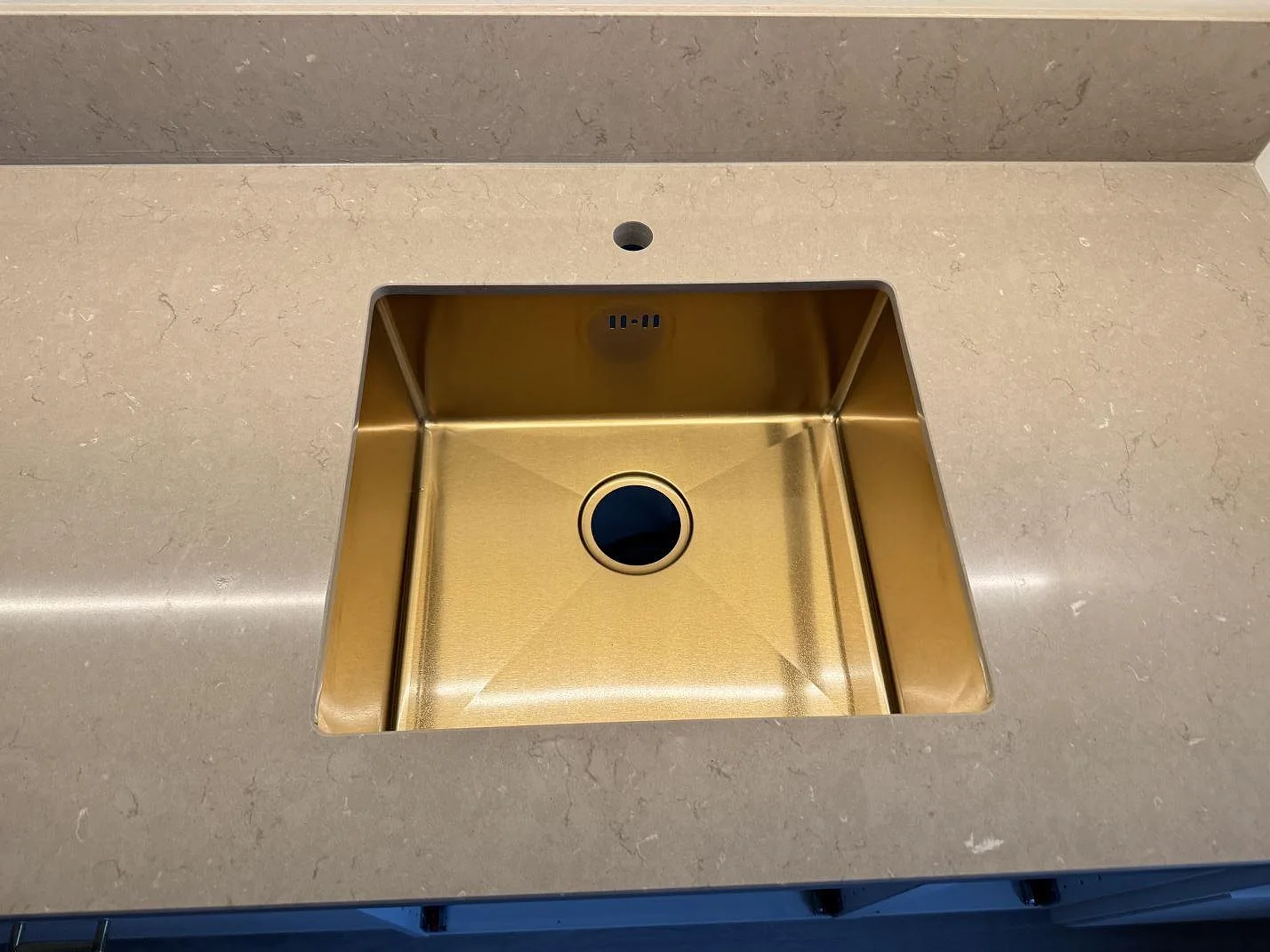 Køkkenbordplade i Silestone Coral Clay, Svedala – billede 5