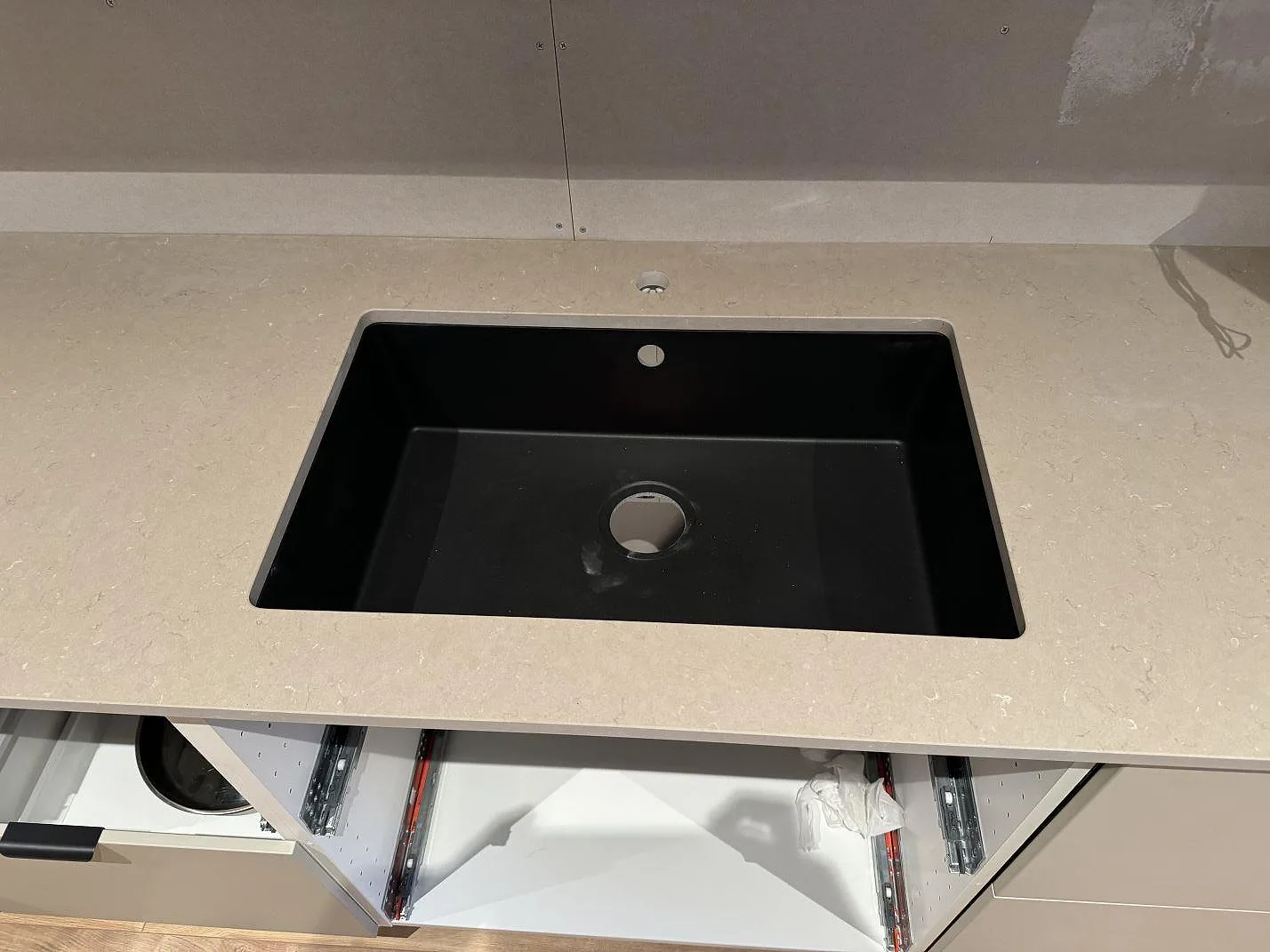Køkkenbordplade i Silestone Coral Clay, Trollhättan – billede 4