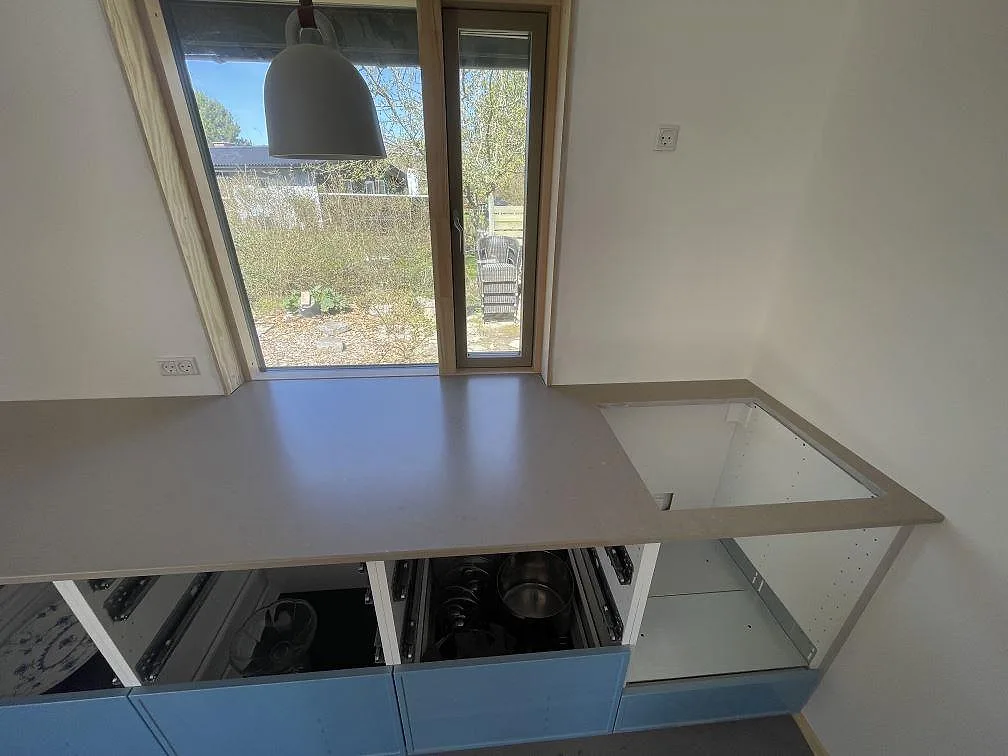 Køkkenbordplade i Silestone Coral Clay, Vejby Strand – billede 4