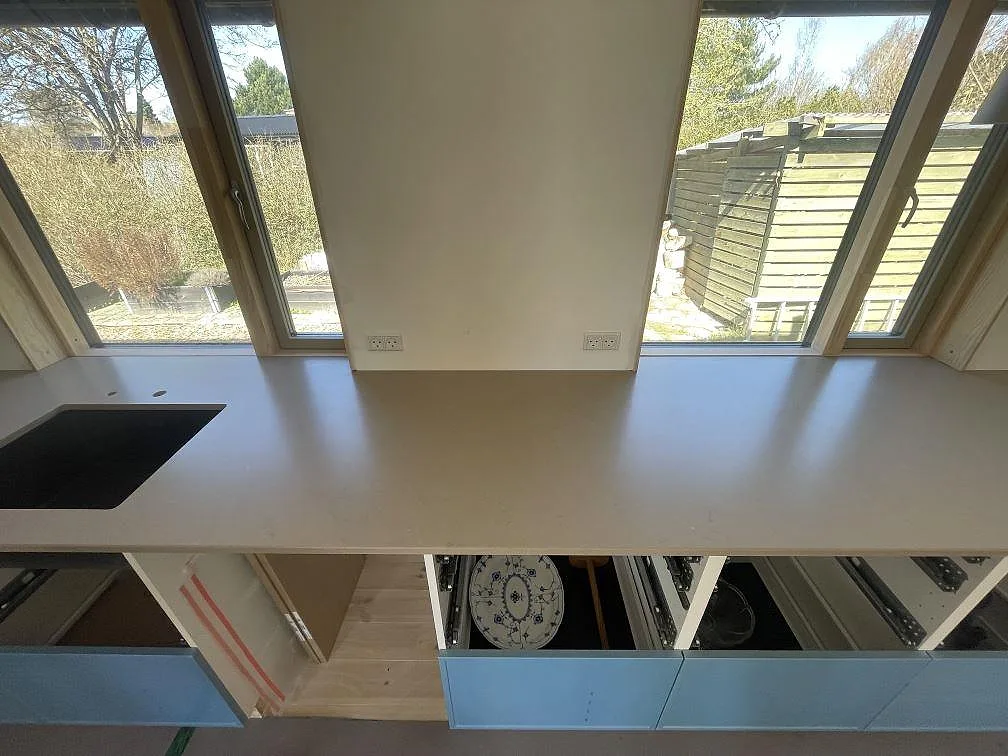 Køkkenbordplade i Silestone Coral Clay, Vejby Strand – billede 3