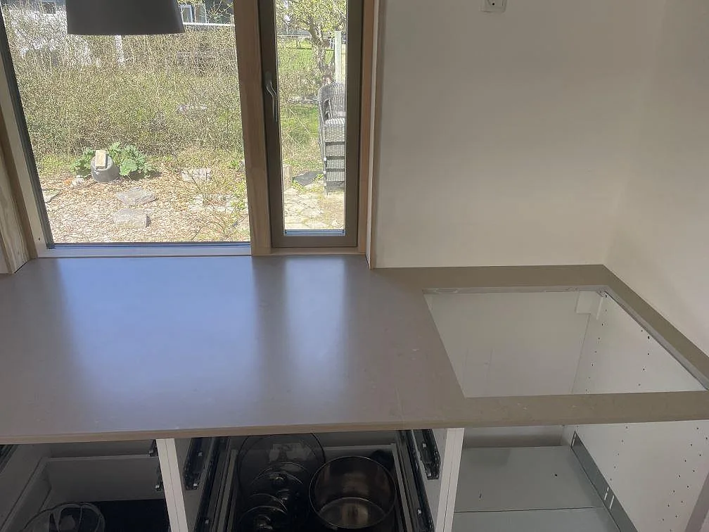 Køkkenbordplade i Silestone Coral Clay, Vejby Strand – billede 2