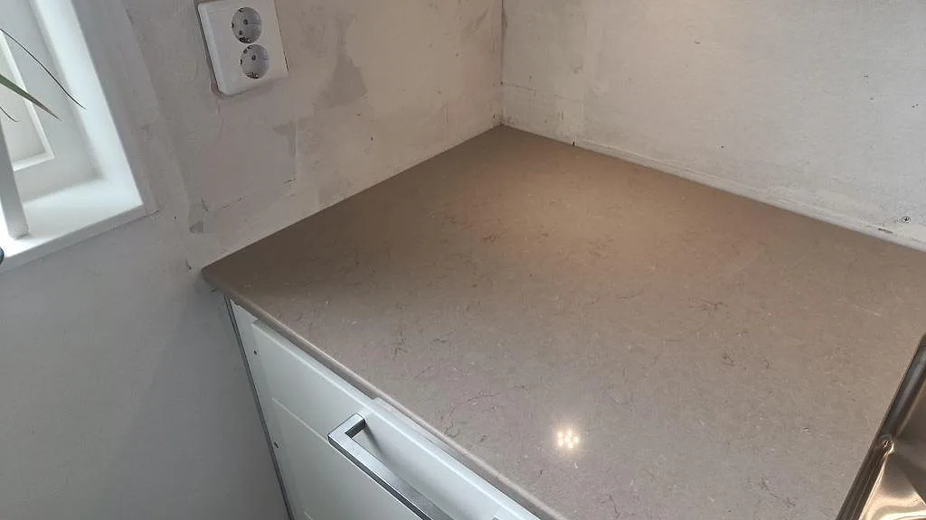 Køkkenbordplade i Silestone Coral Clay, Ytterby – billede 5