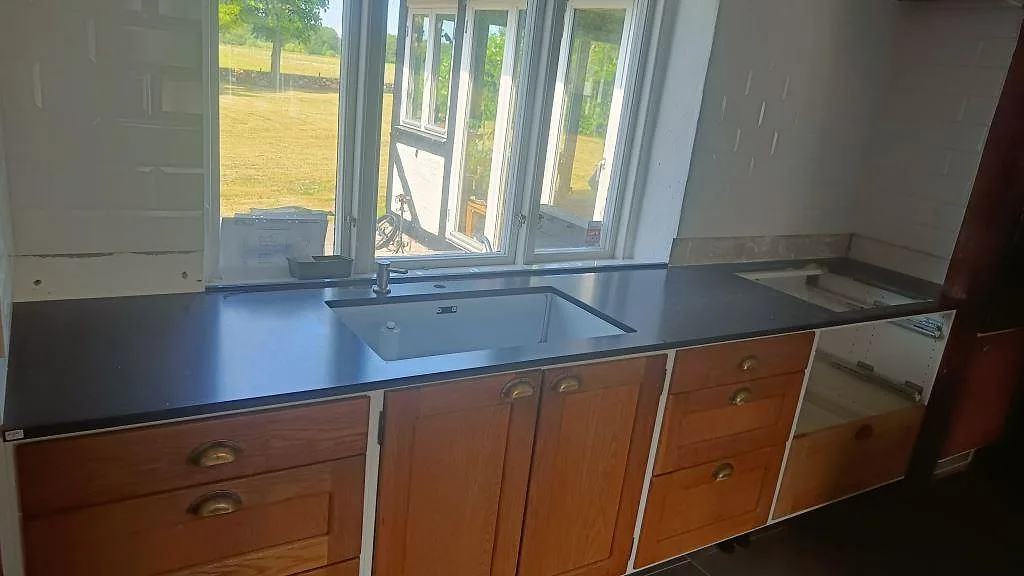Gennemført projekt: Køkkenbordplade i Silestone Corktown, Blentarp.