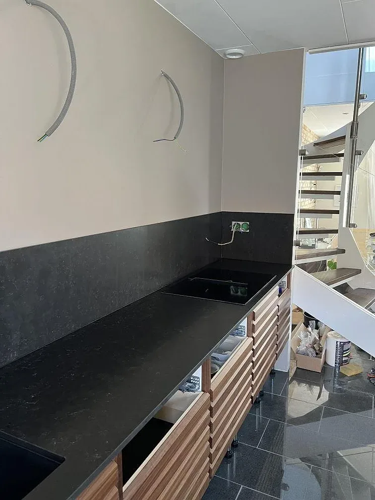 Gennemført projekt: Køkkenbordplade i Silestone Corktown, Lomma.