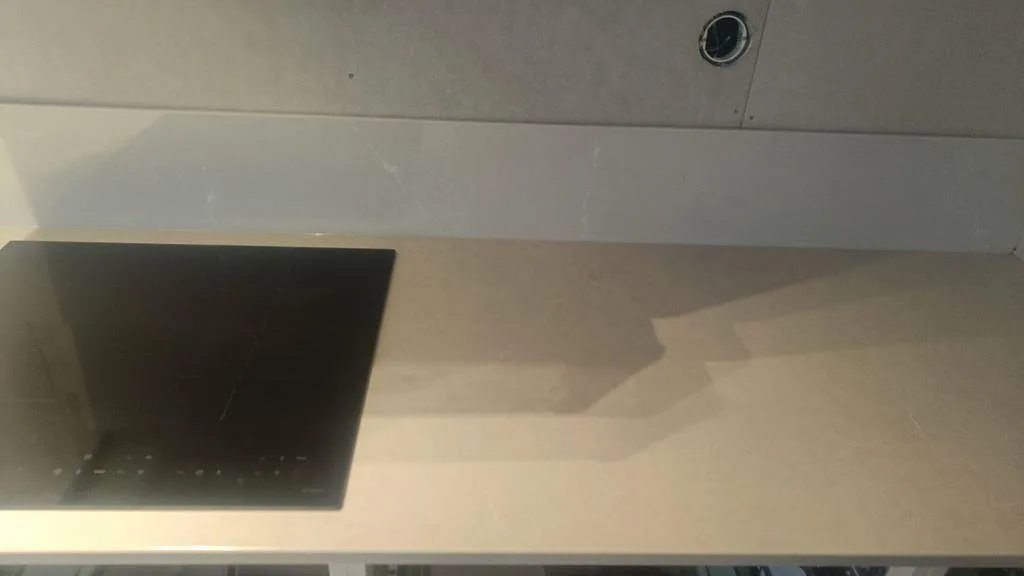 Køkkenbordplade i Silestone Desert Silver, Ängelholm – billede 5