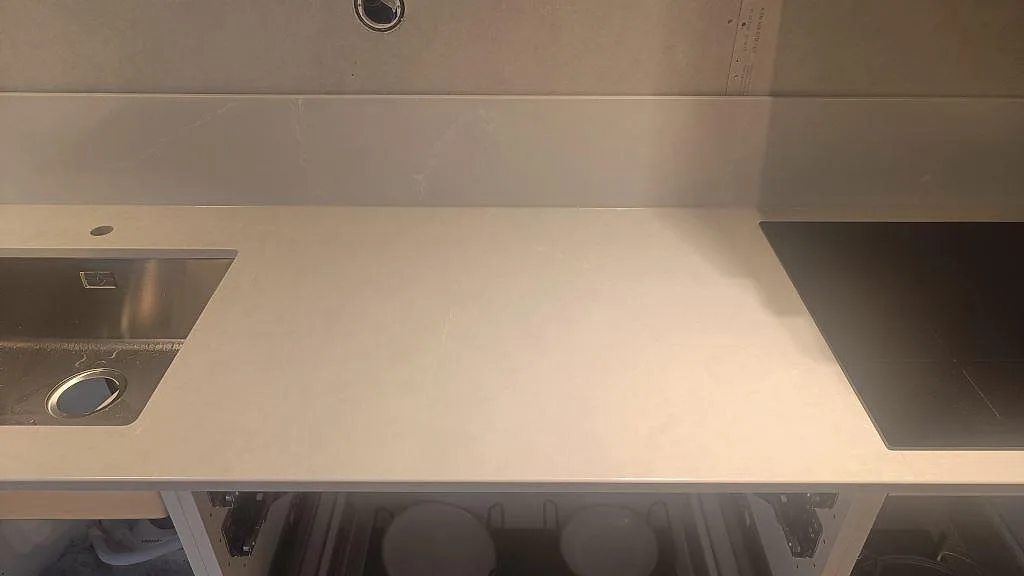 Køkkenbordplade i Silestone Desert Silver, Ängelholm – billede 2
