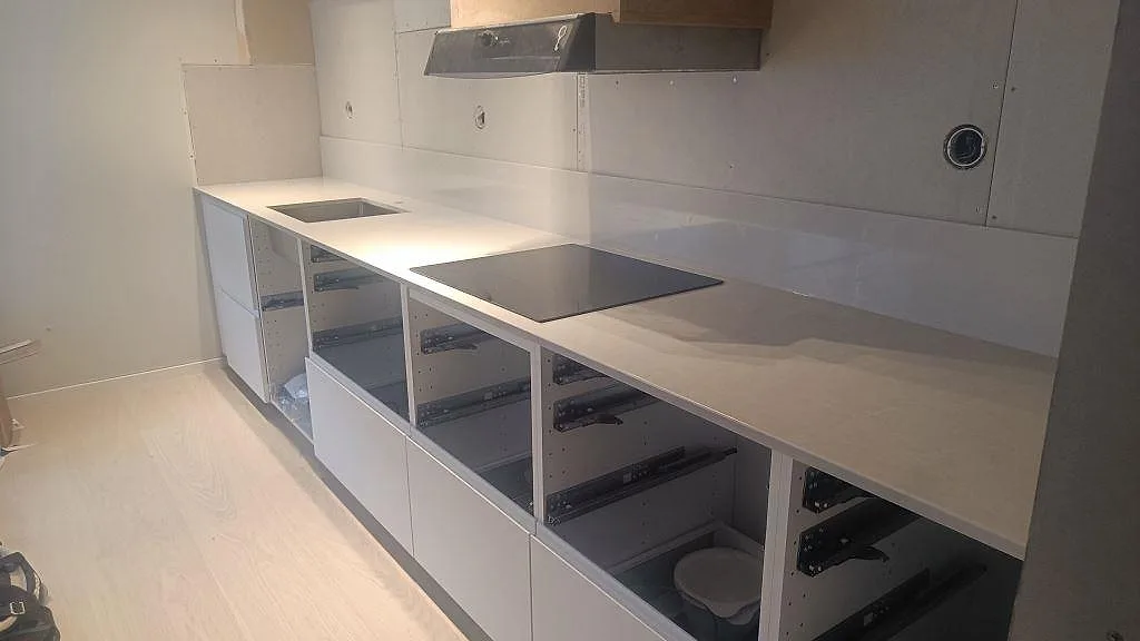 Gennemført projekt: Køkkenbordplade i Silestone Desert Silver, Ängelholm.