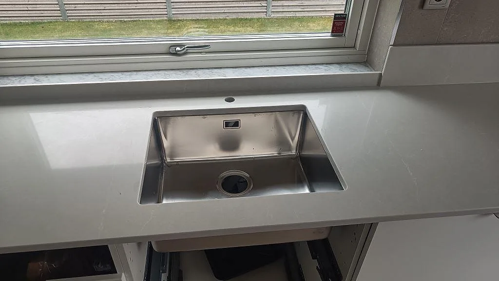 Køkkenbordplade i Silestone Desert Silver, Ängelholm – billede 2