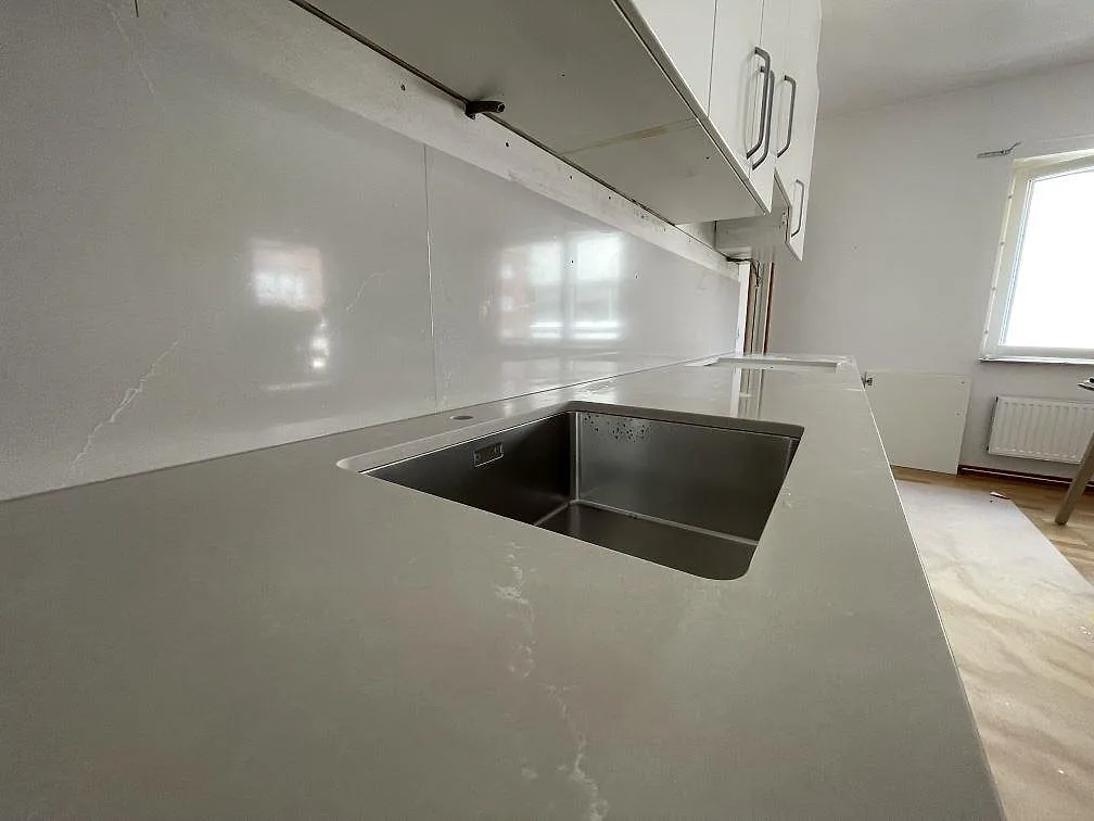 Køkkenbordplade i Silestone Desert Silver, Eskilstuna – billede 4