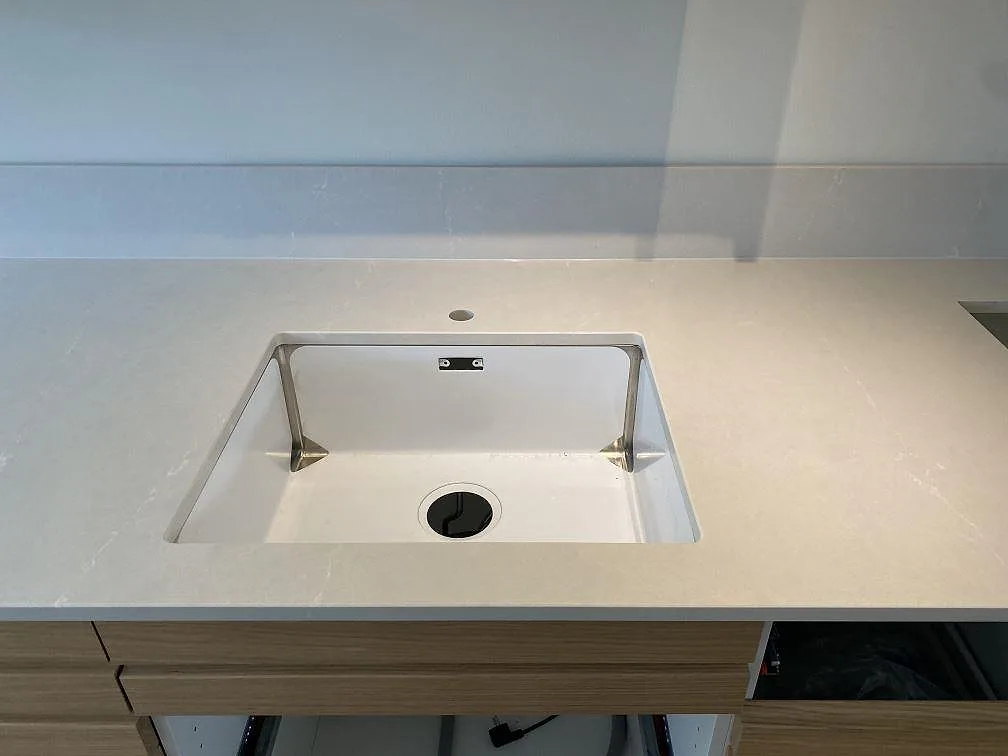 Køkkenbordplade i Silestone Desert Silver, Halmstad – billede 2