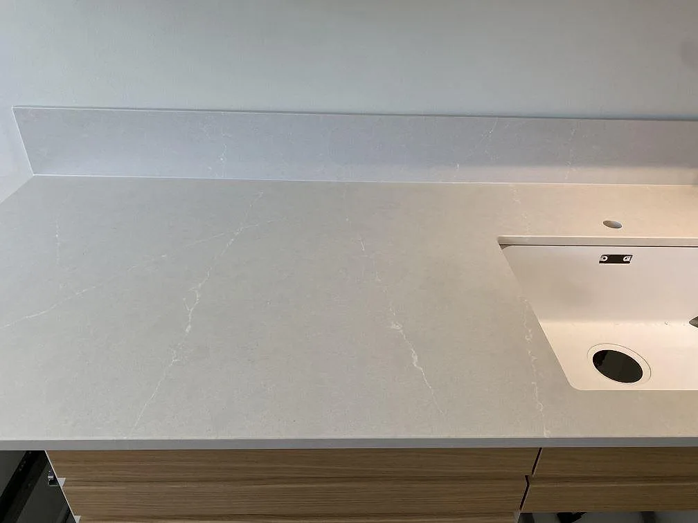 Køkkenbordplade i Silestone Desert Silver, Halmstad – billede 3