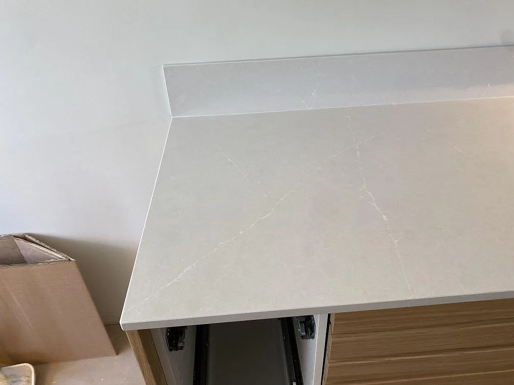 Køkkenbordplade i Silestone Desert Silver, Halmstad – billede 4