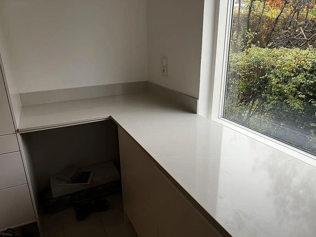 Køkkenbordplade i Silestone Desert Silver, Halmstad – billede 3