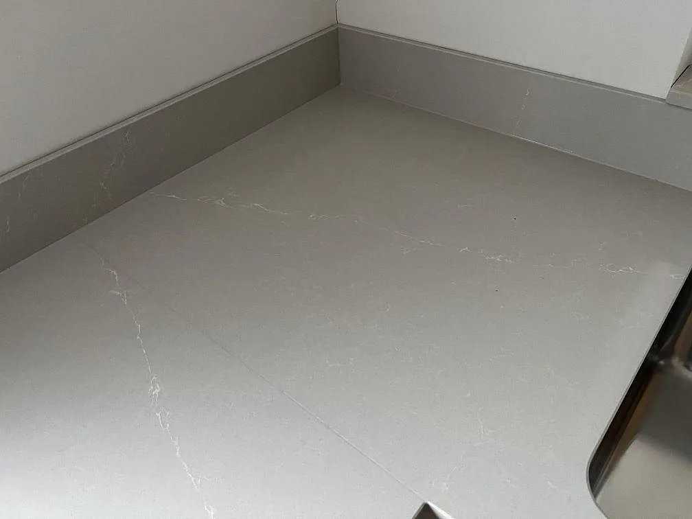 Køkkenbordplade i Silestone Desert Silver, Halmstad – billede 6
