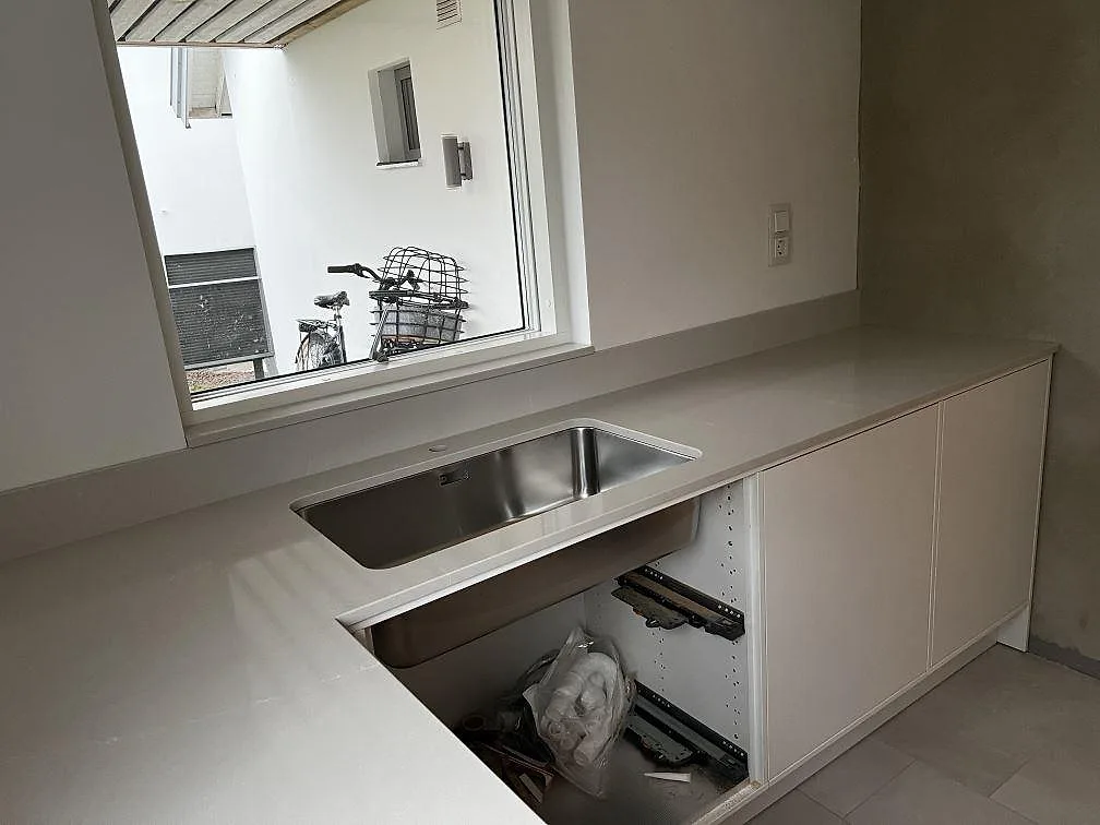 Køkkenbordplade i Silestone Desert Silver, Halmstad