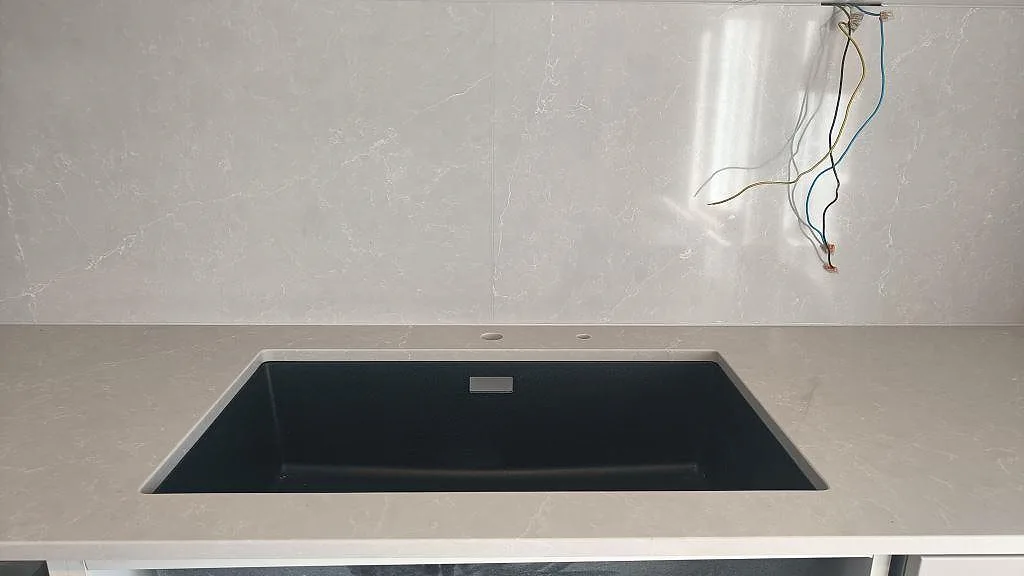 Køkkenbordplade i Silestone Desert Silver, Helsingborg – billede 5