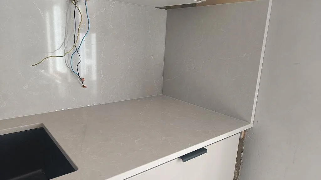 Køkkenbordplade i Silestone Desert Silver, Helsingborg – billede 8