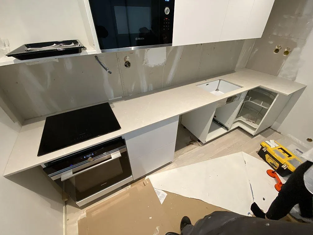 Køkkenbordplade i Silestone Desert Silver, Höllviken
