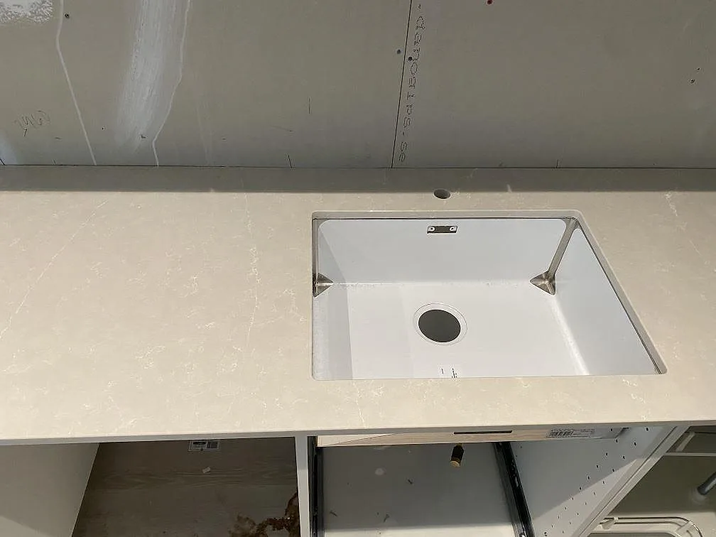 Køkkenbordplade i Silestone Desert Silver, Höllviken – billede 2