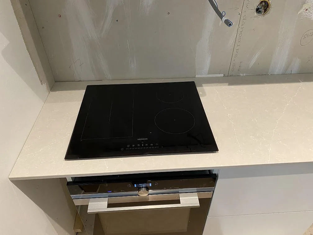 Køkkenbordplade i Silestone Desert Silver, Höllviken – billede 3