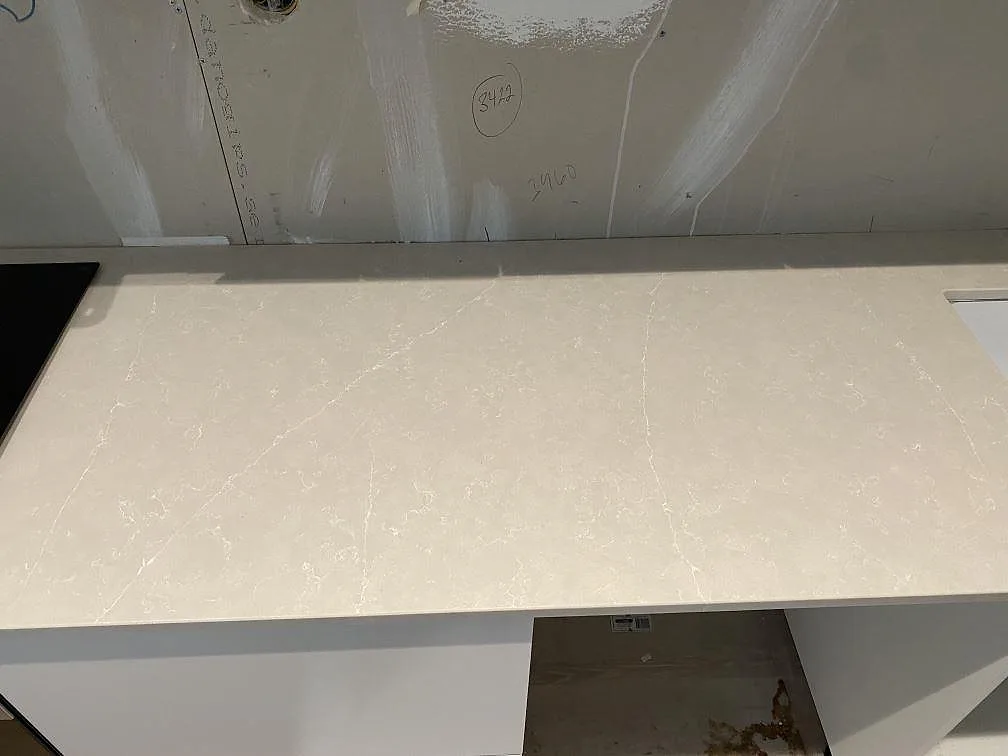 Køkkenbordplade i Silestone Desert Silver, Höllviken – billede 2