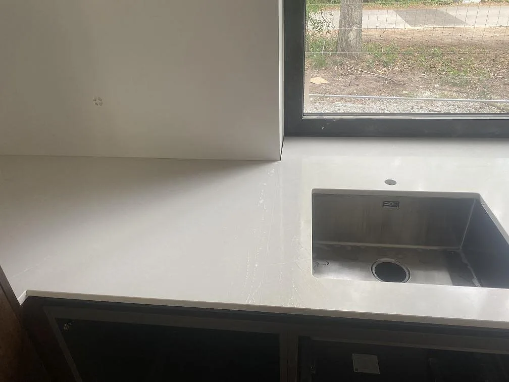 Køkkenbordplade i Silestone Desert Silver, Höllviken – billede 4