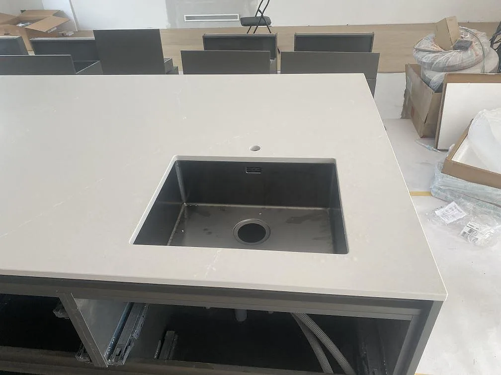 Køkkenbordplade i Silestone Desert Silver, Höllviken – billede 2
