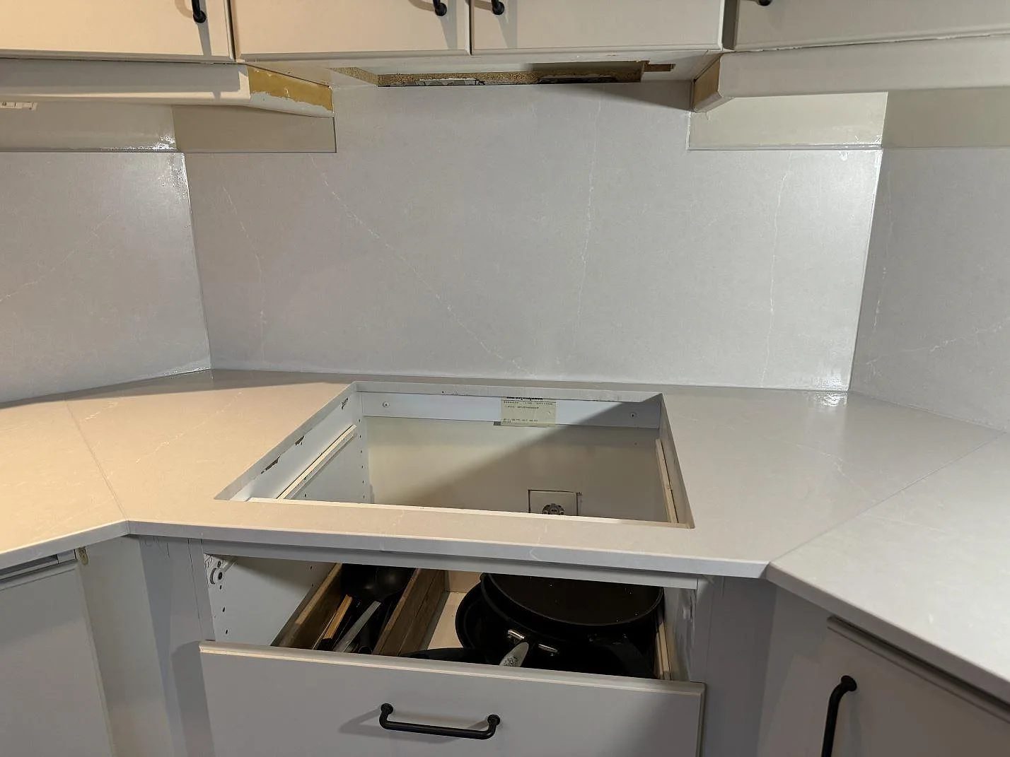 Køkkenbordplade i Silestone Desert Silver, Hovås