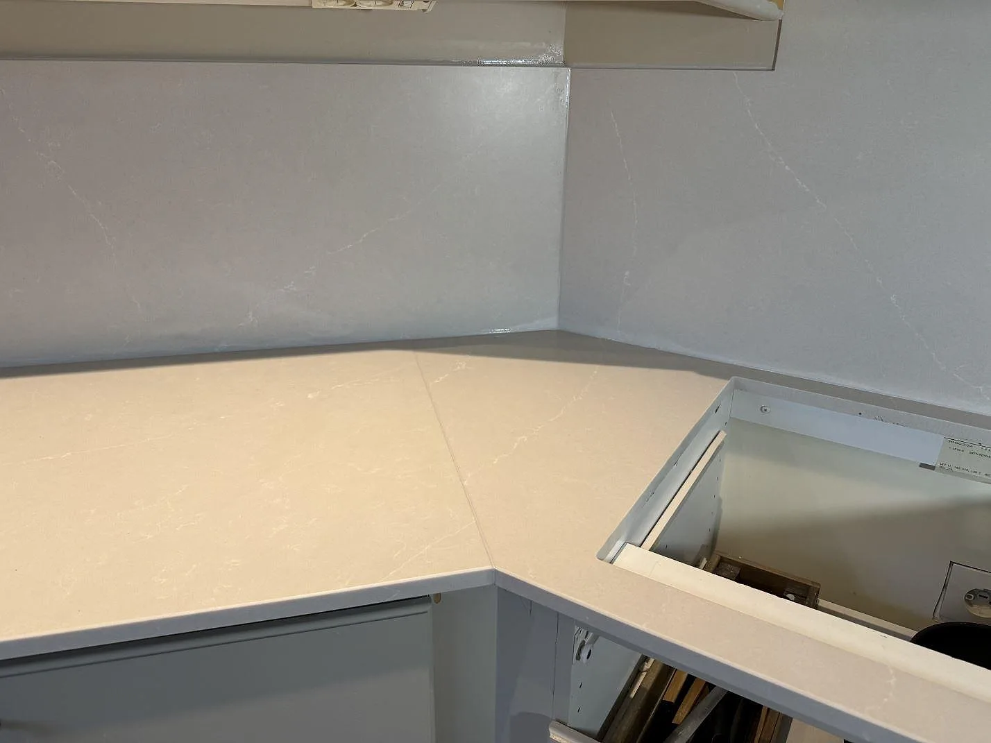 Køkkenbordplade i Silestone Desert Silver, Hovås – billede 7