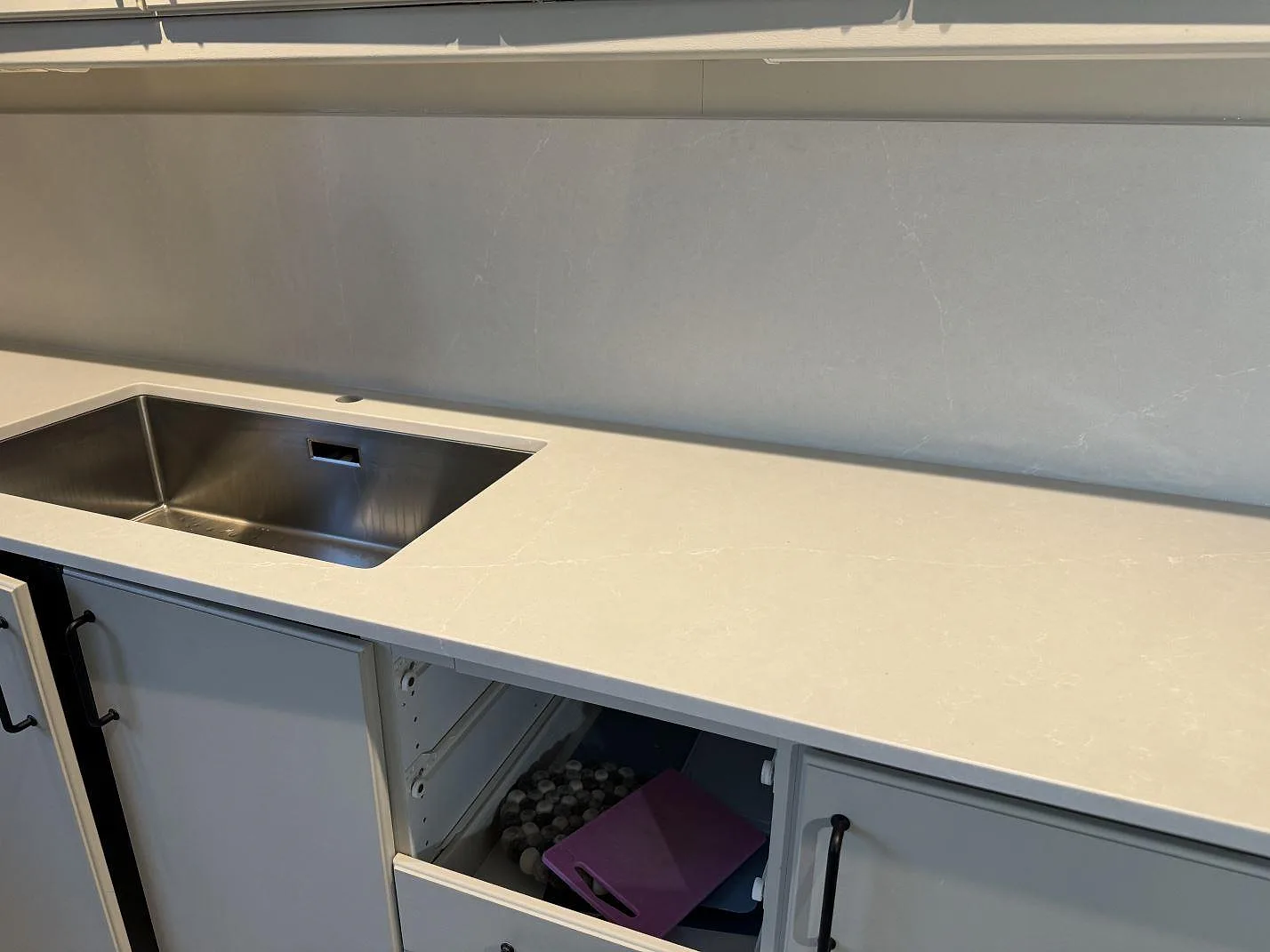 Køkkenbordplade i Silestone Desert Silver, Hovås – billede 4