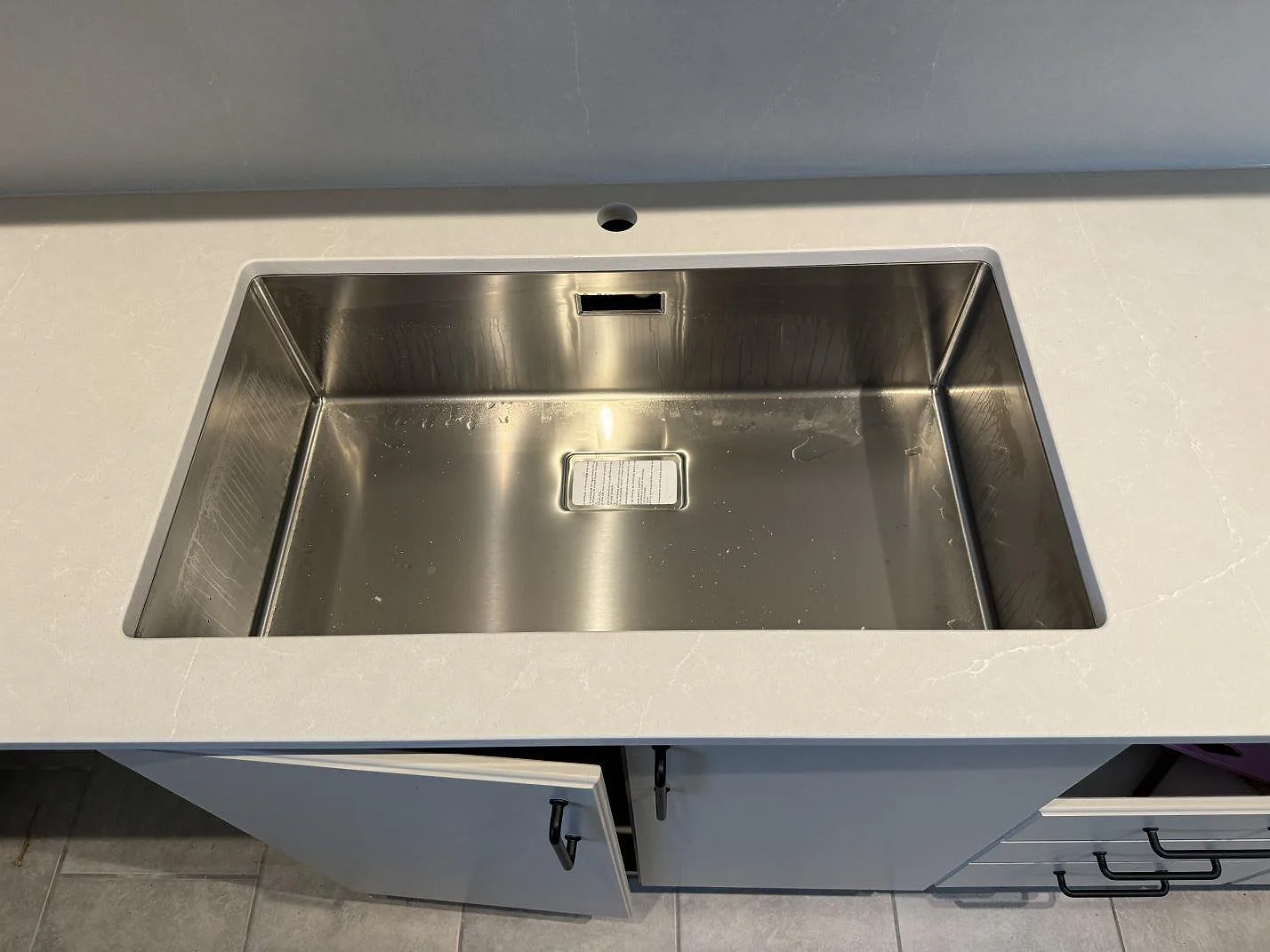 Køkkenbordplade i Silestone Desert Silver, Hovås – billede 3