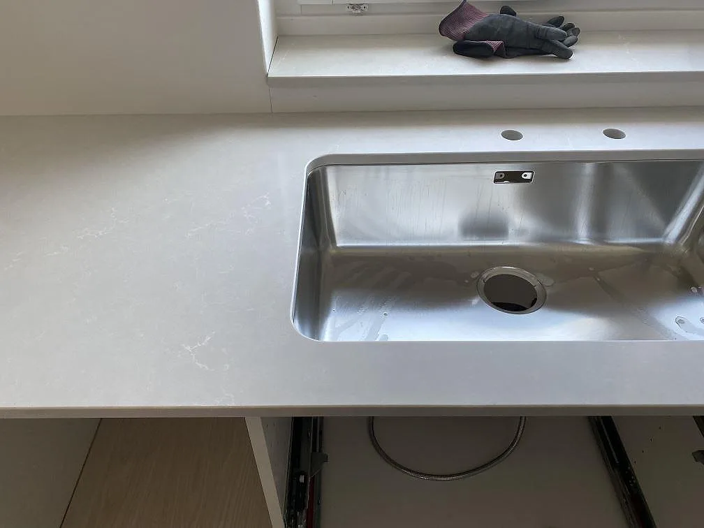 Køkkenbordplade i Silestone Desert Silver, Karlshamn – billede 5