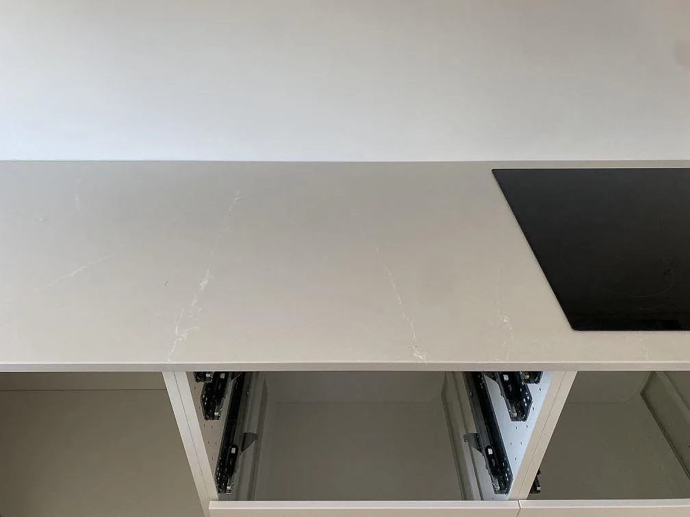 Køkkenbordplade i Silestone Desert Silver, Karlshamn – billede 7