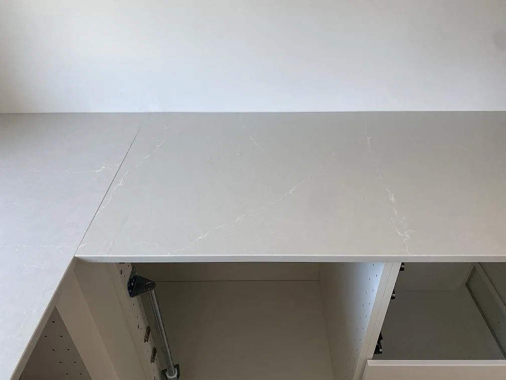 Køkkenbordplade i Silestone Desert Silver, Karlshamn – billede 8