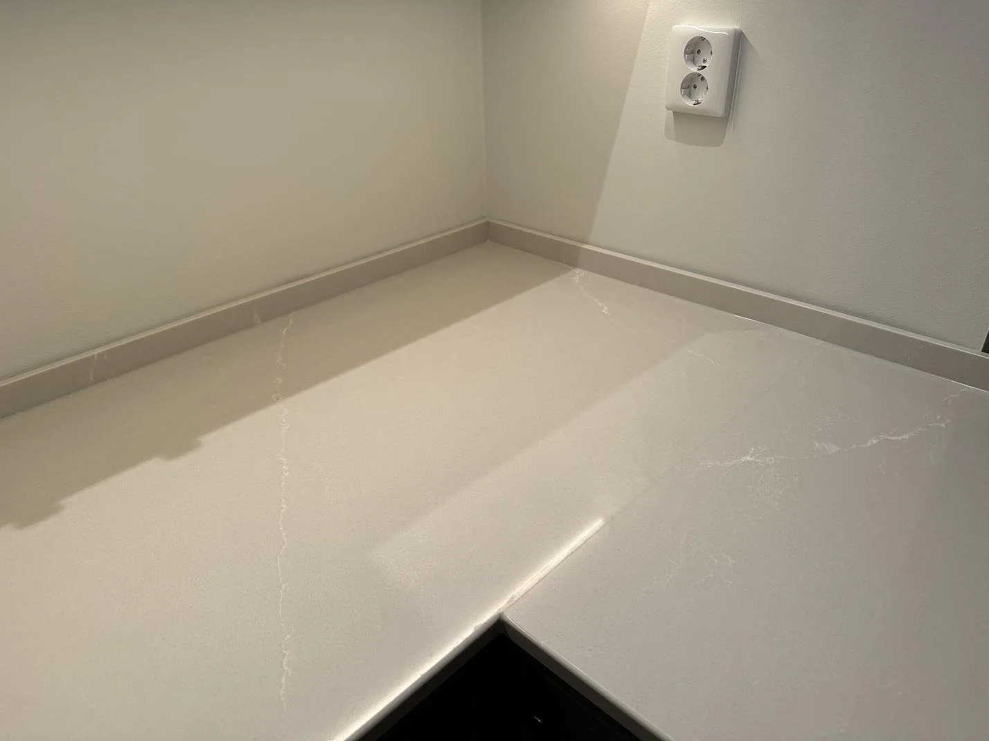 Køkkenbordplade i Silestone Desert Silver, Klagshamn – billede 3