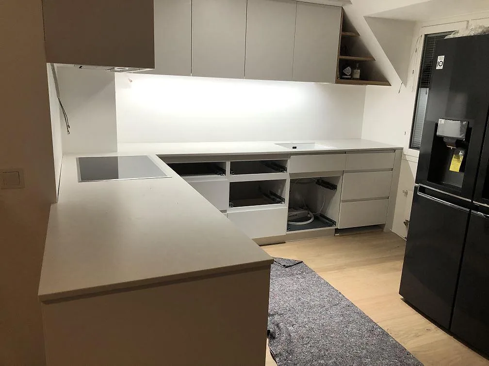 Køkkenbordplade i Silestone Desert Silver, mat, Kristianstad