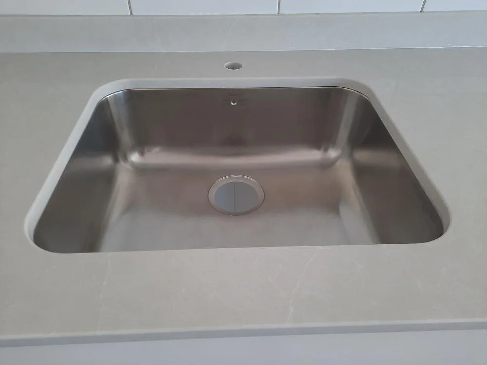 Køkkenbordplade i Silestone Desert Silver, Limhamn – billede 3